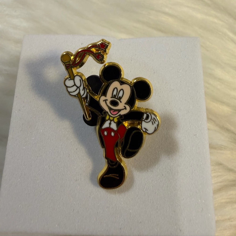 💙3/$20 Mickey Mouse Enamel Pin